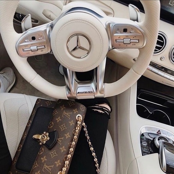 Meet your Posher, Jessenia - Picture 1 of 3